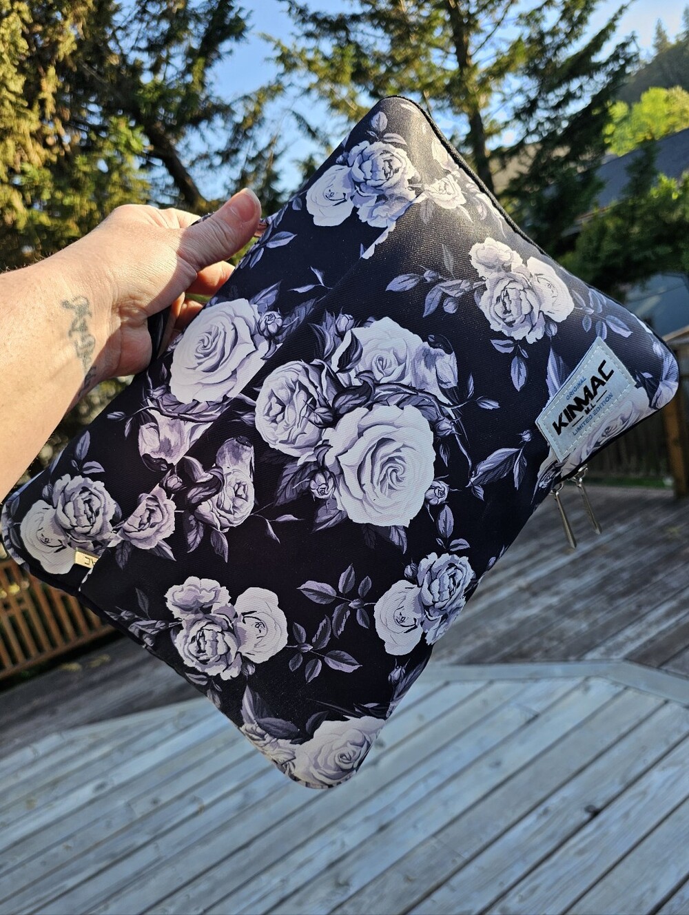 Kinmac 360° Protective Laptop Sleeve in White Rose Floral